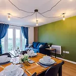 Apartman Salford Urban Escape - Stylish Allure Modern 2Br Stay For 6 - Smart Business Or Work Ready By Parydise Properties *