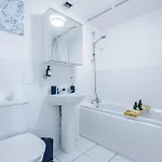 Salford Urban Escape - Stylish Allure Modern 2Br Stay For 6 - Smart Business Or Work Ready By Parydise Properties شقة