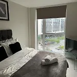 Modern 2 Bd - Mcr - Terrace - Parking