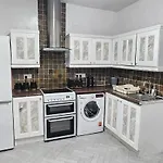Tatil Evi Full With Free Parking In Moss Bank Near Cheetham Hill, Crumpsall, Manchester