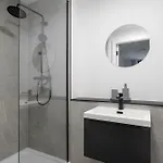 Pristine Old Trafford & Centre 2bd 2bt - Balcony
