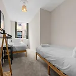 3 Bed Canal St Flat Sleeps 9 Centre Manchester