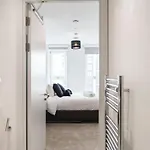 2 Bedroom Apartment By Torr Property Group Flexible Renting With Free Wifi Central Manchester Apartmán