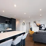 2 Bedroom By Torr Group Flexible Renting With Free Wifi Apartamento