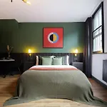 Stylish Northern Quarter Studio, Ideal For Leisure & Work Stays *