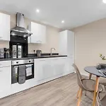 2 Bed Centre Flat Balcony Free Parking Manchester