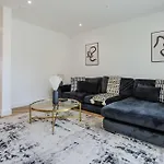 The Hidden - 4br Townhome Roof Manchester