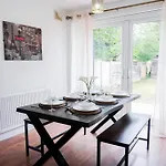 Hébergement de vacances Spacious 3br Weekend Getaway Near Etihad And Coop Live - Free Parking! Manchester