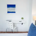 Spacious 3br Weekend Getaway Near Etihad And Coop Live - Free Parking! בית נופש *