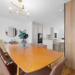 4 Bed Canal St Free Parking