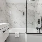 Modern Centre Townhouse Sleeps 10 & Parking Hébergement de vacances