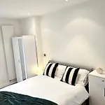 The Lowry River Executive 2 Bed *