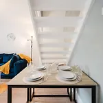 Дом отдыха Modern 2 Bedroom House With Parking Манчестер