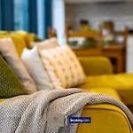 Daire Stylish 2br Flat By Paul & Malin Short Term Agency Salford Near Shops & Tram