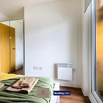 Apartmán 2br Flat By Paul & Malin Short Term Agency Salford With Exciting Weekdays Offer