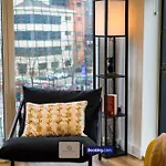 Stylish 2br Flat By Paul & Malin Short Term Agency Salford Near Shops & Tram * Manchester