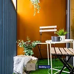 2Br City Flat By Paul & Malin Properties Short Term Rental Salford With Easy Transport Links Manchester