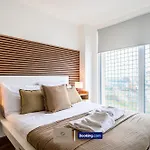 Apartmán 2Br City Flat By Paul & Malin Properties Short Term Rental Salford With Easy Transport Links