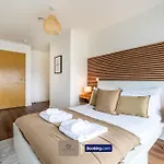 2Br City Flat By Paul & Malin Properties Short Term Rental Salford With Easy Transport Links Apartmán Manchester