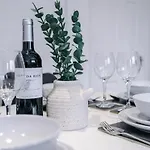 Spacious 2-bed 5mins To Co-op Live & Etihad Campus W Free Parking * 曼彻斯特