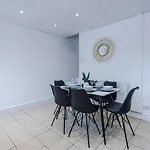 Spacious 2-bed 5mins To Co-op Live & Etihad Campus W Free Parking 曼彻斯特