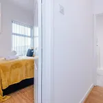 Spacious 2-bed 5mins To Co-op Live & Etihad Campus W Free Parking Casa vacanze Manchester