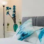 Stylish 3 Bedroom House Sleep Up To 6 - Free Parking * Manchester