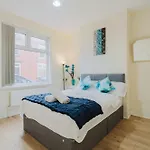 Daire Stylish 3 Bedroom House Sleep Up To 6 - Free Parking Manchester