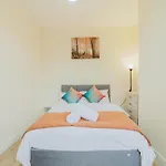 Stylish 3 Bedroom House Sleep Up To 6 - Free Parking Daire Manchester