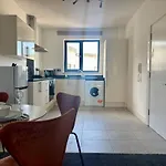 Modern Sleeps 4 & Free Parking Manchester