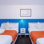 Modern Sleeps 4 & Free Parking