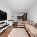 Two Bedroom By Brookland Serviced Short Lets With Free Wifi Daire