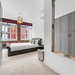 Daire Two Bedroom By Brookland Serviced Short Lets With Free Wifi *