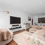 Daire Two Bedroom By Brookland Serviced Short Lets With Free Wifi