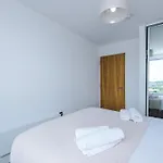 2br Chic And Stylish In Salford, Wifi, Kitchen, Parking With View Apartment Manchester