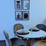 Apartamento Modern Sleeps 4 & Free Parking *
