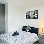 Britlodge Ruskin Ave Holiday home *