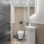5 Bed Didsbury Garden Free Parking