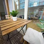Stylish Centre Flat - Balcony And Parking Lägenhet
