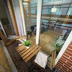 Lägenhet Stylish Centre Flat - Balcony And Parking Manchester
