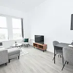 Spacious 2bed Close To Etihad