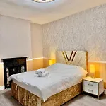 Full With Free Parking In Moss Bank Near Cheetham Hill, Crumpsall,