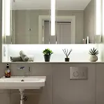 Stylish With Wi-fi And Shared Facilities