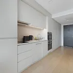 Stylish With Wi-fi And Shared Facilities Apartment Manchester