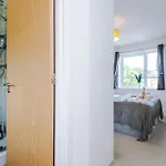 Stunning Riverside 3-bed By 53 Degrees In With Garden & Free Parking! 别墅