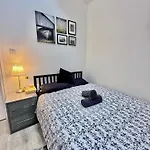 Britlodge Ruskin Ave Tatil Evi Manchester