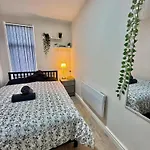 Britlodge Ruskin Ave Tatil Evi