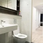 Modern 2 Bed Penthouse With Stunning Views In Center