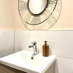 Apartment Safari 2 Bedroom Condo With Free Secure Parking *