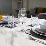 Apartmán 1 Bed Centre - Free Underground Parking - Balcony - Airbed Available *